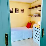 Habitacion En El Corazon De Alicante Con Vista Jardin