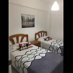 15 Minutes Walk To The City Centre And Beach 3 Bedroom Apartment Deluxe -Esp1Yr