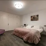 Stylish & Fully Furnished 3 Bedrooms Flat -4 Min Walk To Beautiful Beach