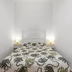 Urban Chic Oasis With Ac, Private Pool And Wifi