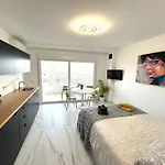 Chill Out Studio Jacuzzi & Sea Views