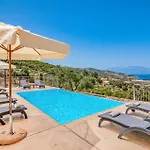 Seaside Comfort For Family Adventures