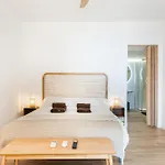 Excepcional Apartamento Amanecer Al Borde De Playa Y Mar, En Chalet Roquetes