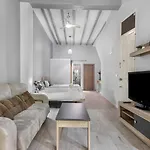 Modern & Bright Loft Near Market