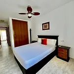 Spacious Apartment Near Plaza America