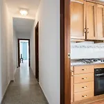 Lovely, New, Bright 3 Mins To Beach Apt 105 Sq Meters