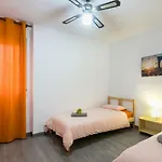Lovely, New, Bright 3 Mins To Beach Apt 105 Sq Meters