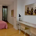 Piso actualizado en casco antiguo proximo a la playa