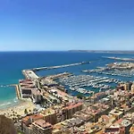 Atico Con Terraza En El Centro De Alicante