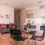 Alc - Modern 2 Bed Apartment In Historic Centre