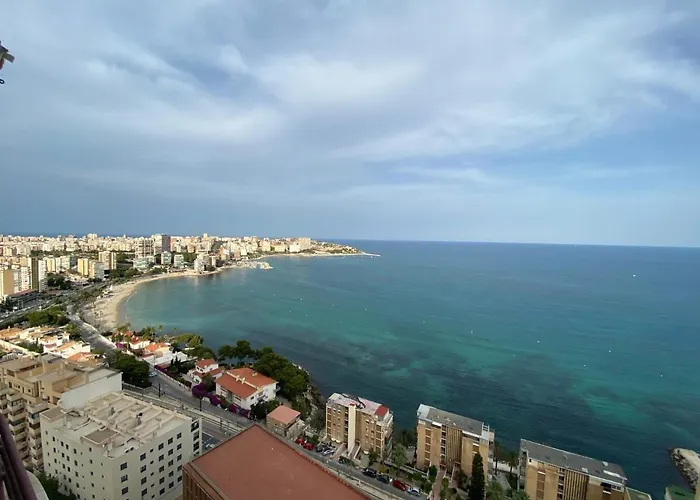 Apartamento con terraza y vistas al mar. Urb Monte y Mar