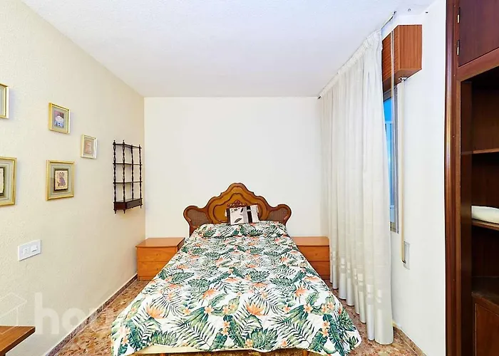 Lovely Bedroom In A Shared Apartment In The Center Of Alicante