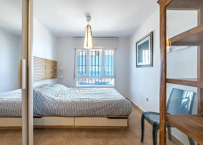 Beachfront Bliss: Apartamento A Pie De Playa