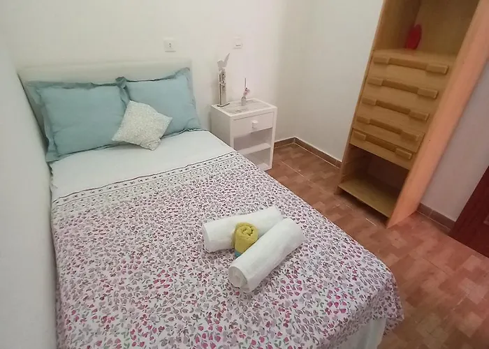 Clavelina Economy Room