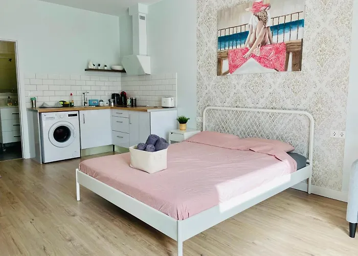 City Heart Alicante Studio Apartment - Castle View