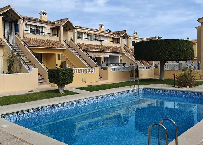 Sandy Bunker 2 Bed Apartment And Pool