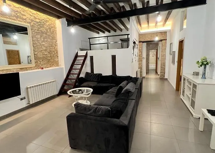 Des Rustic Center