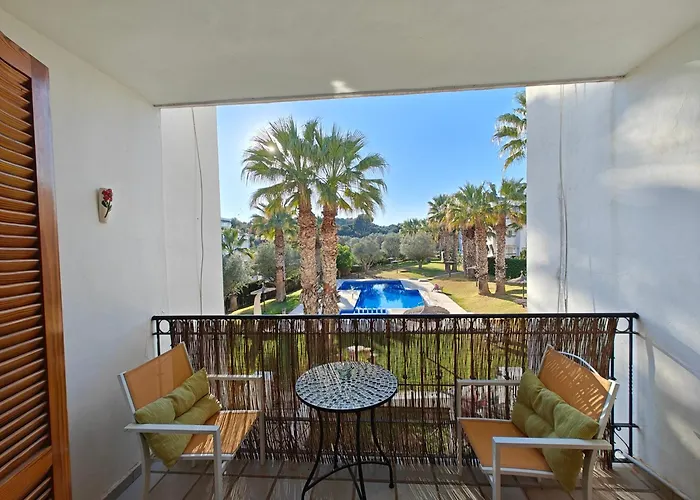Golf&Live Music Lovers Apt Pool Views, Villamartin Plaza