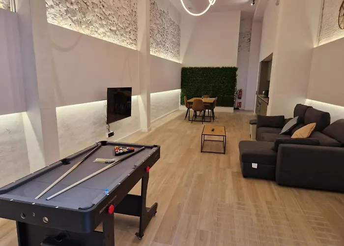 New 2024 Luxury Design Lofts, By Santa Barbara Castle, With Pool Table, Ac And Wifi