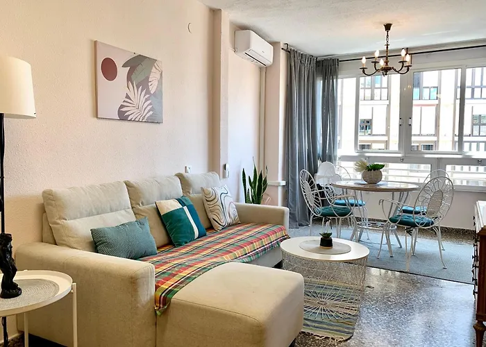 Centrally-Located, Spacious Flat At Historic Centre & Short Walk To Beach