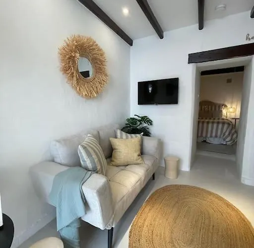 Cozy 1-Bdrm Apt In City Center