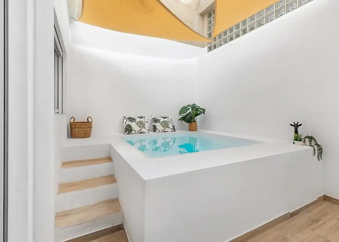 Urban Chic Oasis With Ac, Private Pool And Wifi
