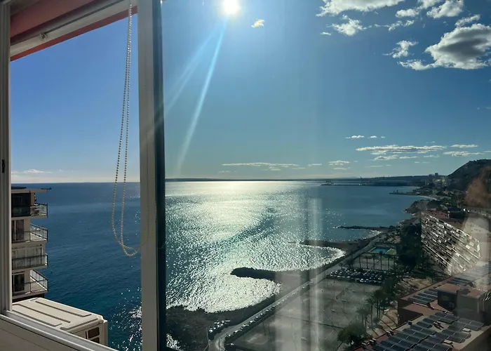 Vistas Al Mar. Gran Salon. Playa A 1 Minuto. Wifi