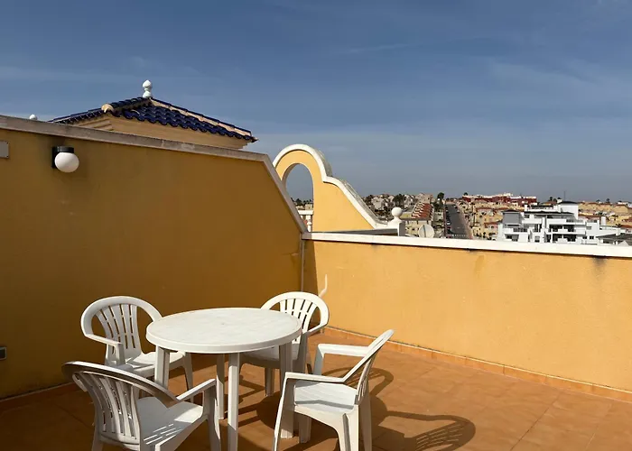 Top Floor Spacious Apartment With Roof Terrace
