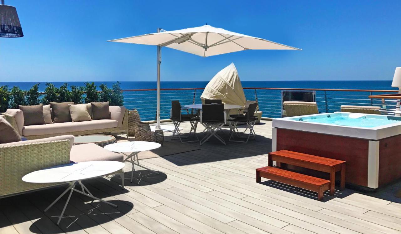 Seaside Villa *