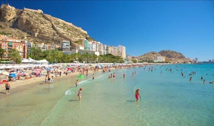 Centre ,plage Et Quartier Anime,wifi ,climatisation