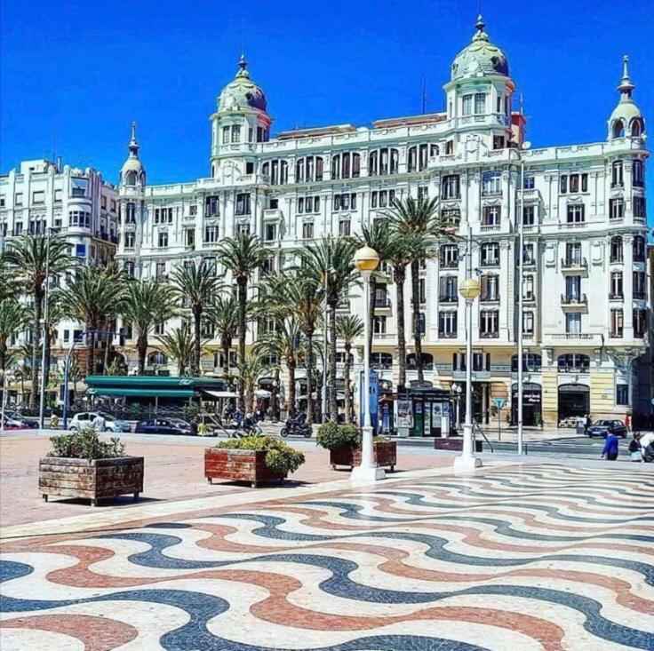 Centre ,plage Et Quartier Anime,wifi ,climatisation Alicante