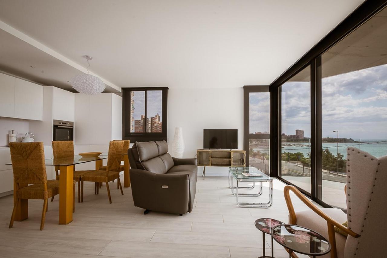 Modern Sea Front Sunny Appartement