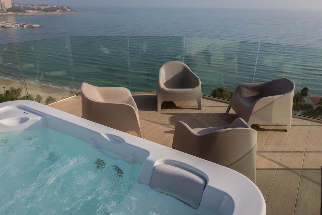 Modern Sea Front Jacuzzi Blue Sky Apartment *