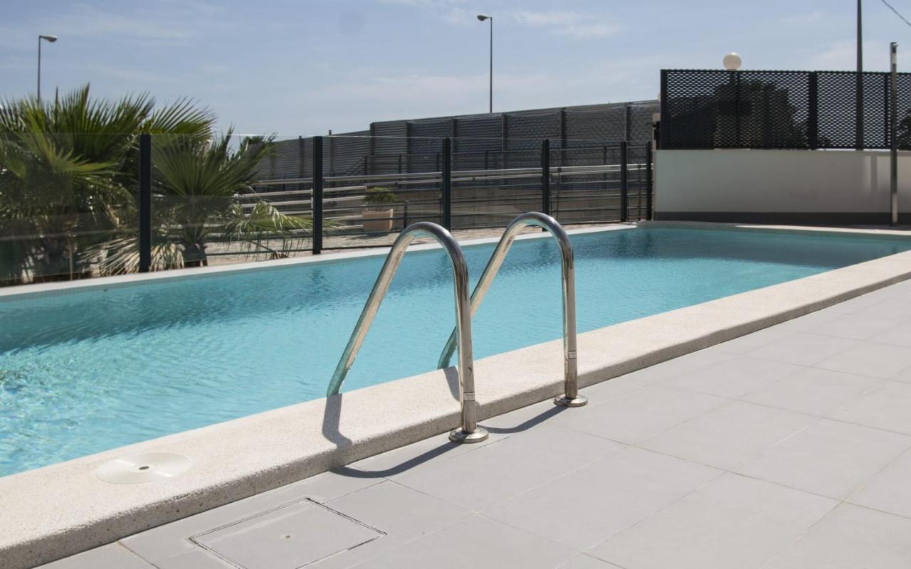 Modern Sea Front Jacuzzi Blue Sky *