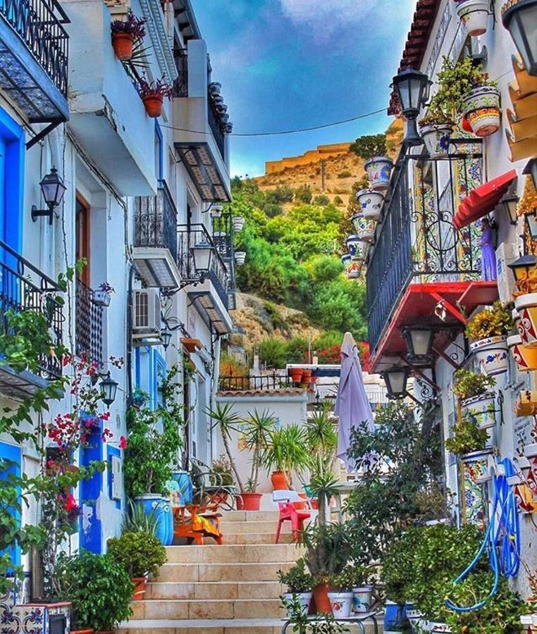Charming In Near The Sea & Center