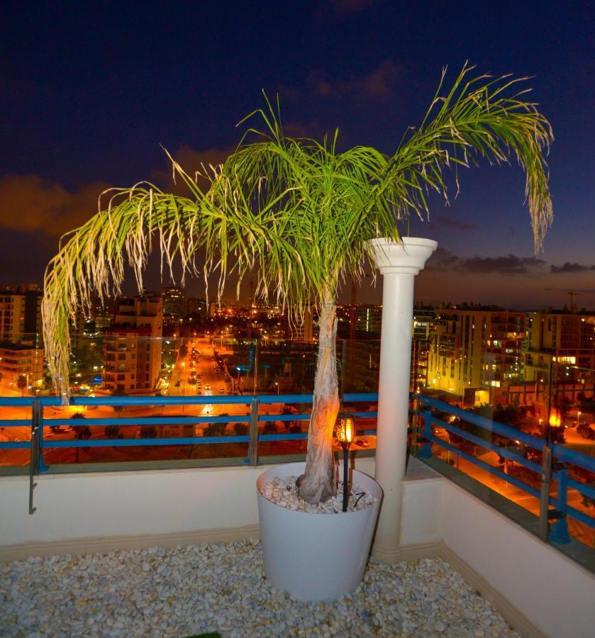 Luxury Penthouse,first Line *