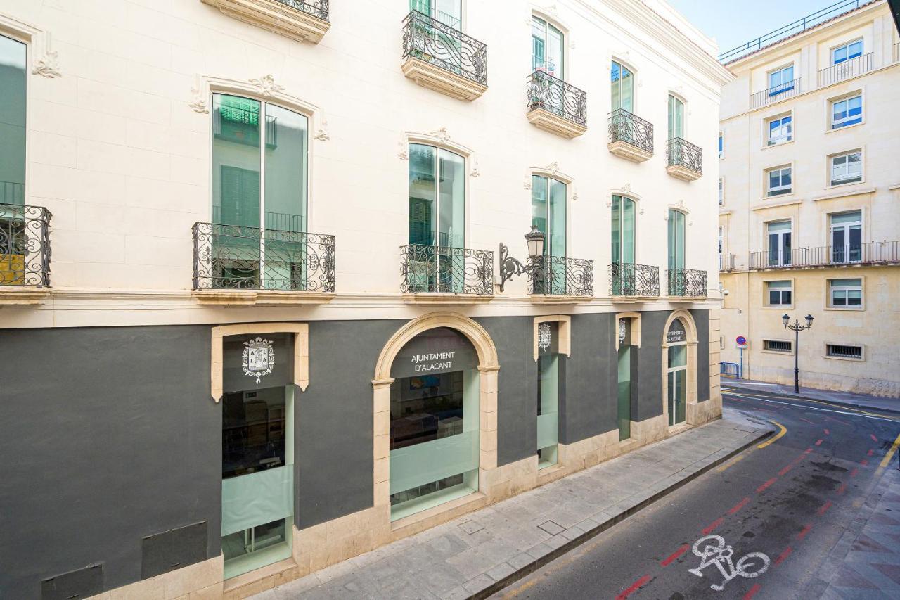 Ayuntamiento Hostel *