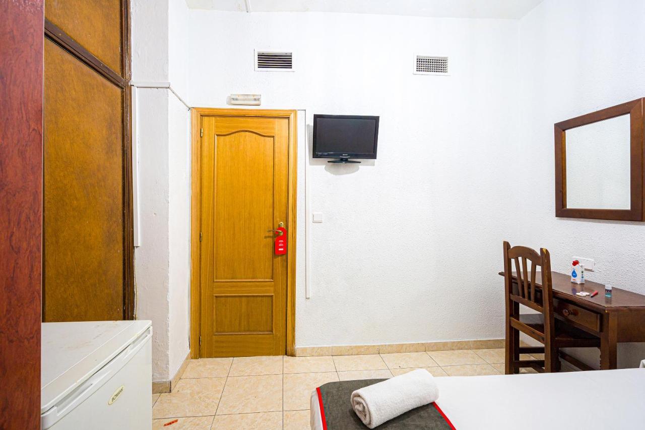 Ayuntamiento Hostel