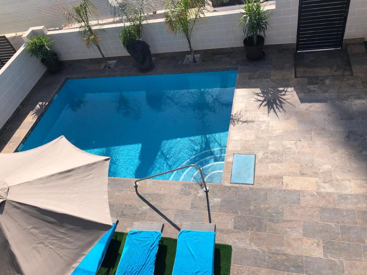Villa Luxury 4 Bed Private With Option Of Heated Pool In Villamartin