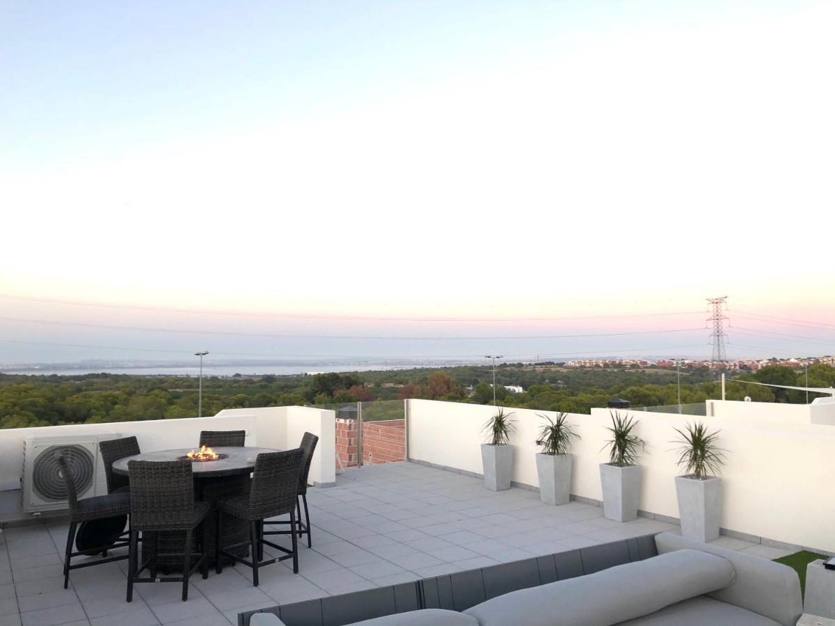 Luxury 4 Bed Private With Option Of Heated Pool In Villamartin