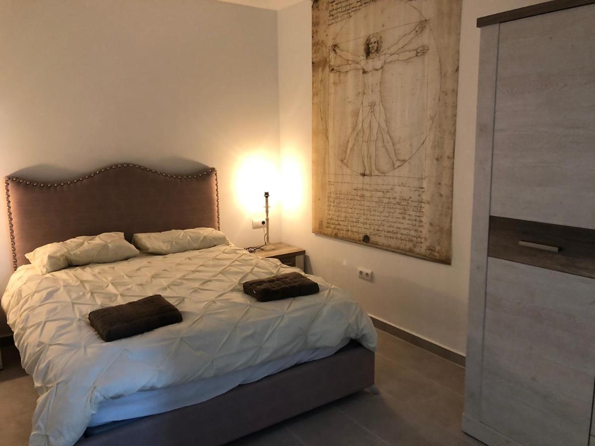 Luxury 4 Bed Private With Option Of Heated Pool In Villamartin *