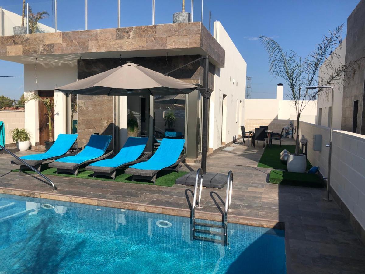 Luxury 4 Bed Private With Option Of Heated Pool In Villamartin *