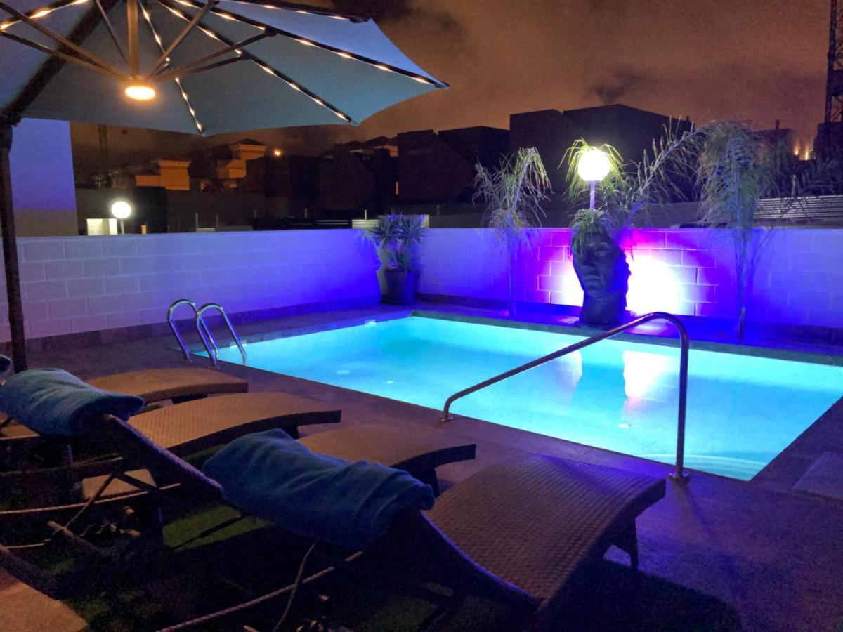 Villa Luxury 4 Bed Private With Option Of Heated Pool In Villamartin *