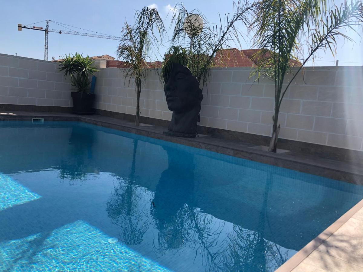 Luxury 4 Bed Private With Option Of Heated Pool In Villamartin Villa