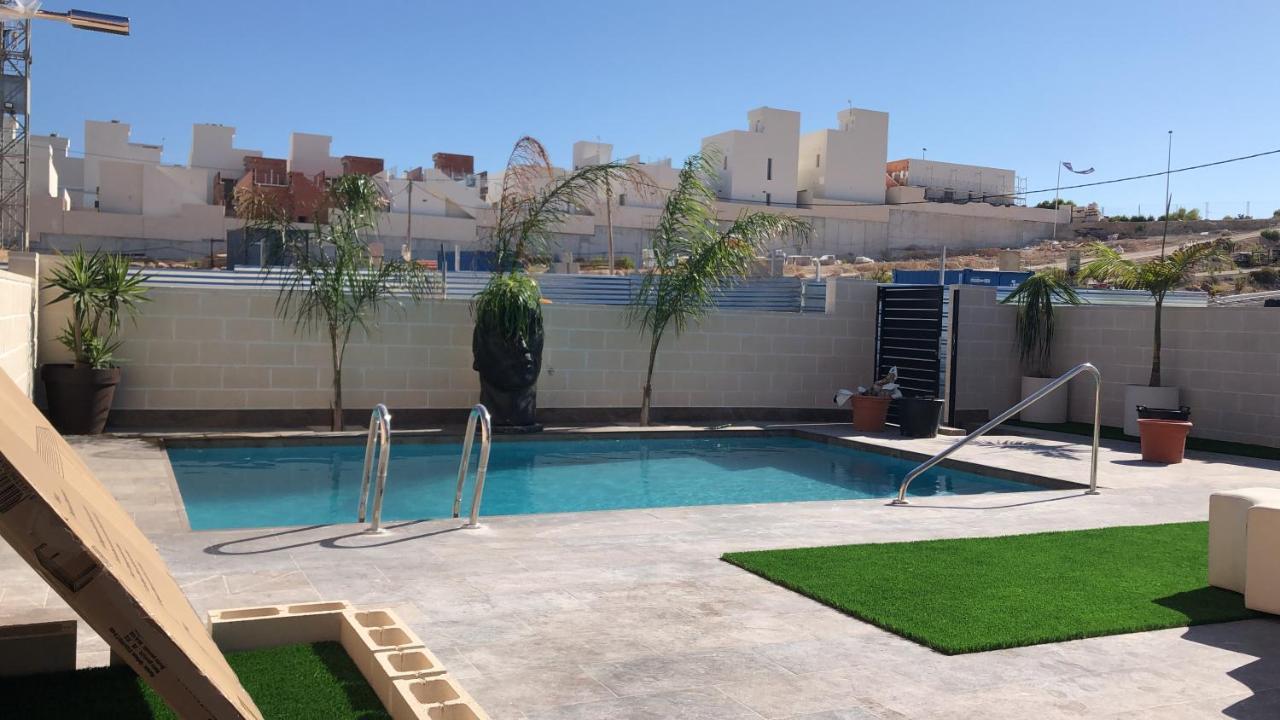 Villa Luxury 4 Bed Private With Option Of Heated Pool In Villamartin *