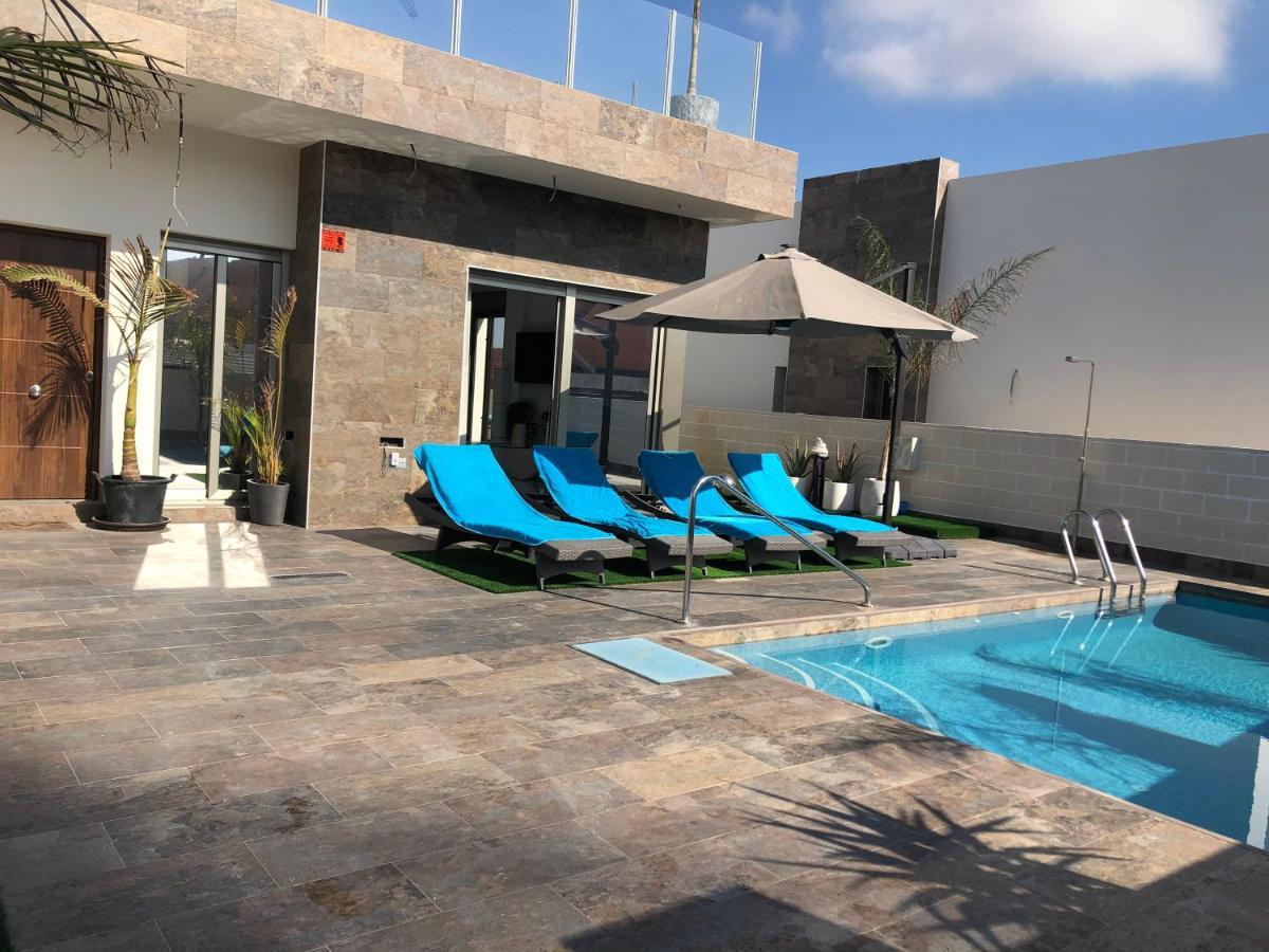 Luxury 4 Bed Private With Option Of Heated Pool In Villamartin Villa *
