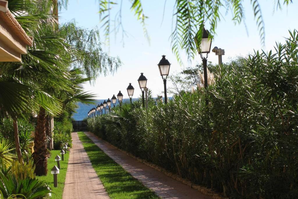 Huoneisto Punta Prima Modern, 100 M Sea, 2 Swimming-pools, Aircondition, Free Wi-fi