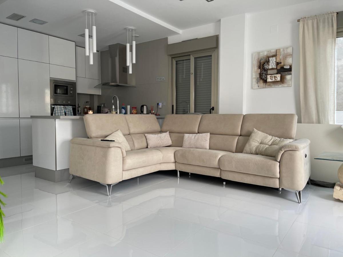 Luxury 4 Bed Private With Option Of Heated Pool In Villamartin Alicante
