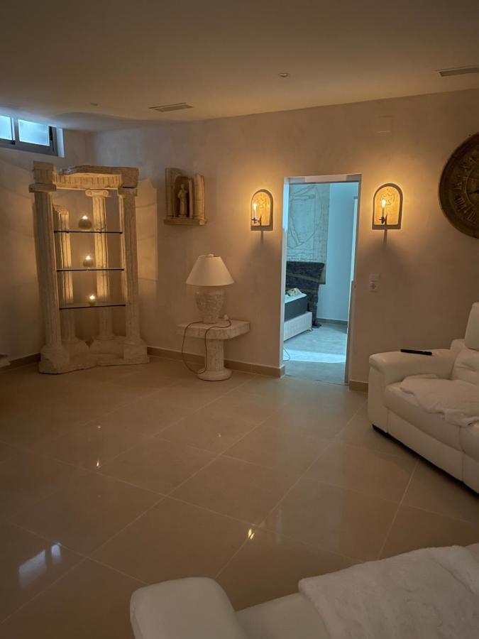 Luxury 4 Bed Private With Option Of Heated Pool In Villamartin