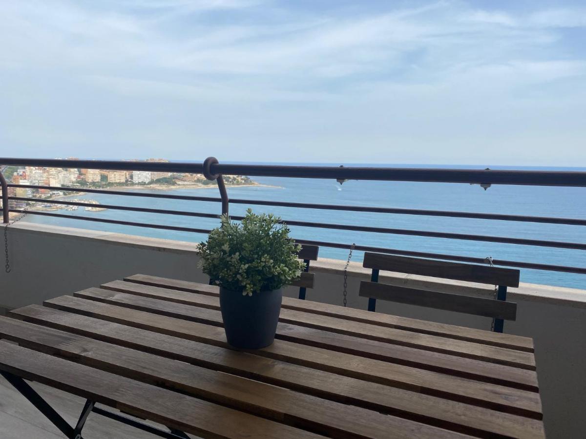 Apartamento Con Terraza Y Vistas Al Mar. Urb Monte Y Mar Apartamento *